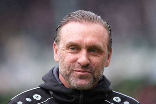 Trainer Thomas Doll (Archivbild): Der Trainer ist mir der Leistung der Mannschaft in den letzten Spielen nicht zufrieden.