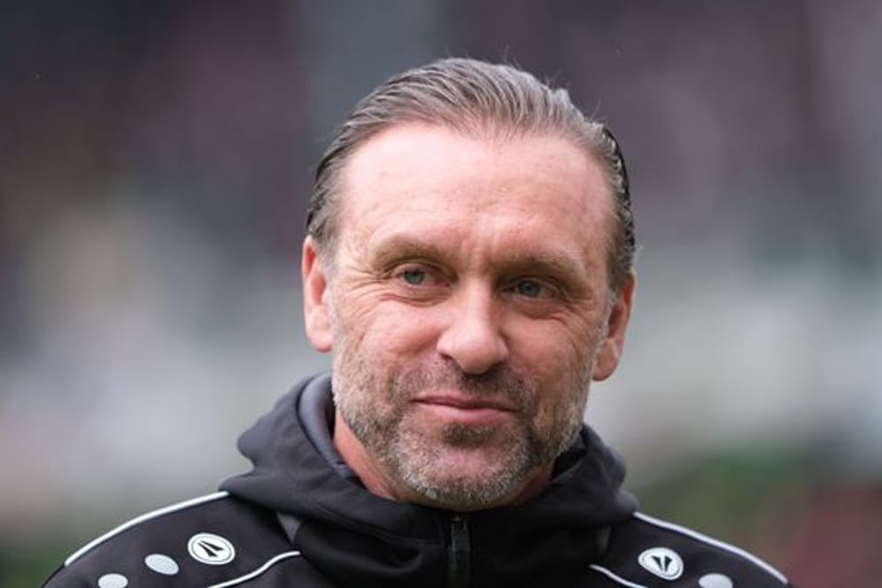 Trainer Thomas Doll (Archivbild): Der Trainer ist mir der Leistung der Mannschaft in den letzten Spielen nicht zufrieden.