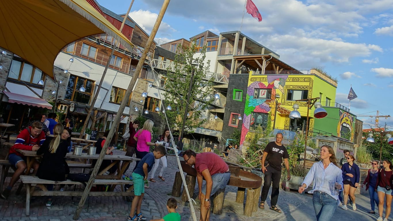 Der Holzmarkt vor Corona: Berliner Clubs dürfen draußen wieder für Besucher öffnen.