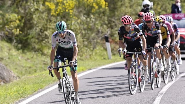 Emanuel Buchmann (l) ergriff beim Giro die Initiative.