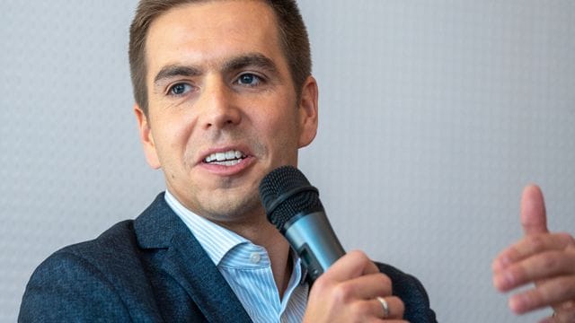 Vermisst beim DFB-Team die Begeisterung: Ex-Weltmeister Philipp Lahm. Vermisst beim DFB-Team die Begeisterung: Ex-Weltmeister Philipp Lahm.