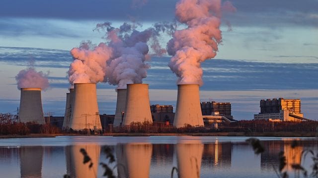 Die 27 EU-Staaten sind sich einig, die Treibhausgase bis 2030 um mindestens 55 Prozent unter den Wert von 1990 zu bringen - bisher anvisiertes Ziel waren 40 Prozent. Die 27 EU-Staaten sind sich einig, die Treibhausgase bis 2030 um mindestens 55 Prozent unter den Wert von 1990 zu bringen - bisher anvisiertes Ziel waren 40 Prozent.