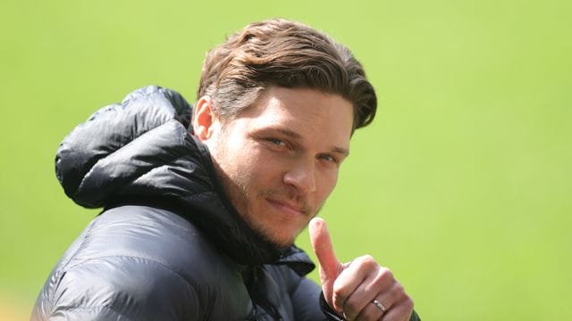 Ist offenbar bei anderen Clubs begehrt: BVB-Coach Edin Terzic. Ist offenbar bei anderen Clubs begehrt: BVB-Coach Edin Terzic.