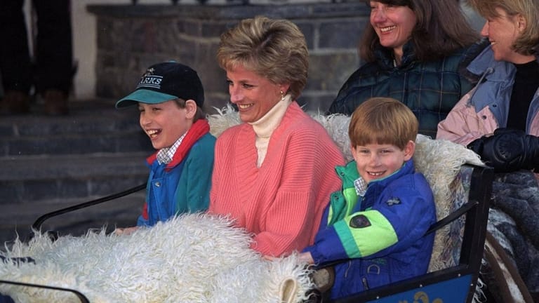 Prinzessin Diana mit Harry und William: Die zwei Söhne der verstorbenen Prinzessin übten scharfe Kritik an dem erschlichenen BBC-Interview.