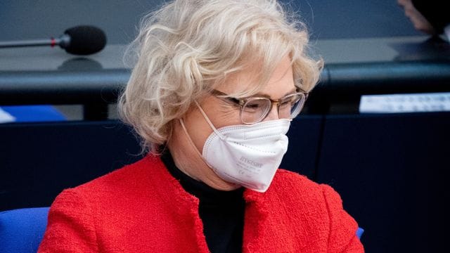 Bundesjustizministerin Christine Lambrecht: "Kernstück der Reform ist die urheberrechtliche Verantwortlichkeit von Upload-Plattformen wie YouTube, Facebook oder TikTok. Bundesjustizministerin Christine Lambrecht: "Kernstück der Reform ist die urheberrechtliche Verantwortlichkeit von Upload-Plattformen wie YouTube, Facebook oder TikTok.