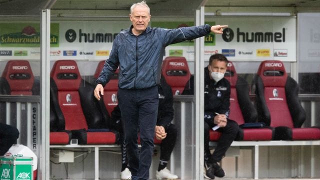 Freiburgs Trainer Christian Streich spricht sich für eine DFB-Präsidentin aus. Freiburgs Trainer Christian Streich spricht sich für eine DFB-Präsidentin aus.