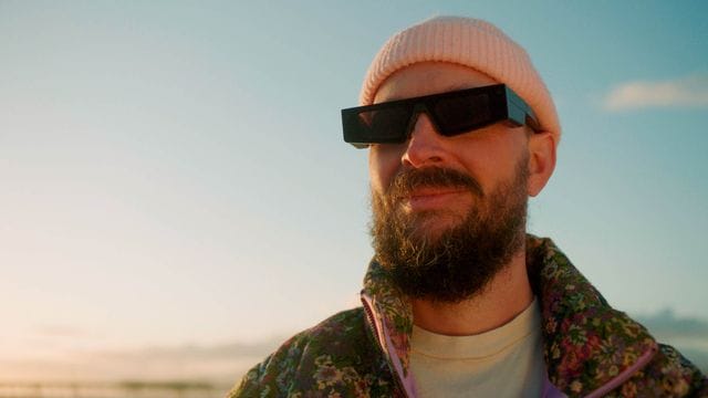 Clay Weishaar - einer der Entwickler - samt einer "Spectacles"-Brille.