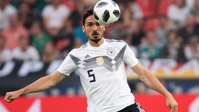 Mats Hummels ist von Bundestrainer Löw in den deutschen EM-Kader berufen worden. Mats Hummels ist von Bundestrainer Löw in den deutschen EM-Kader berufen worden.