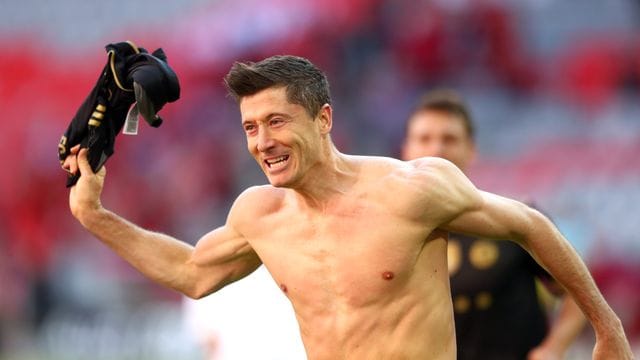 41 Treffer: Bayern-Star Robert Lewandowski ist jetzt alleiniger Rekordtorschütze in der Bundesliga. 41 Treffer: Bayern-Star Robert Lewandowski ist jetzt alleiniger Rekordtorschütze in der Bundesliga.