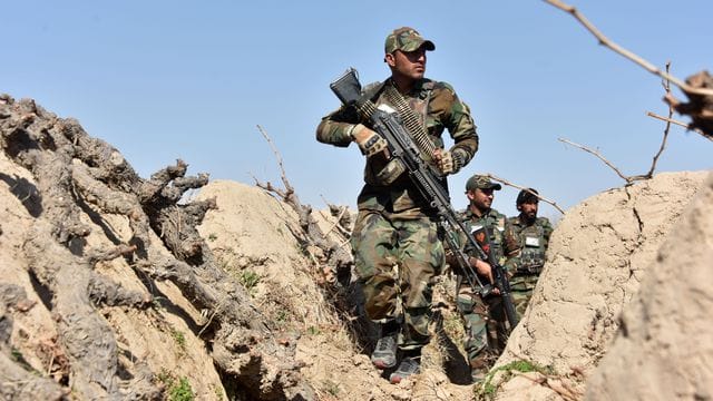 Soldaten der afghanischen Regierung Ende Februar bei einer Militäroperation in Kandahar. Soldaten der afghanischen Regierung Ende Februar bei einer Militäroperation in Kandahar.