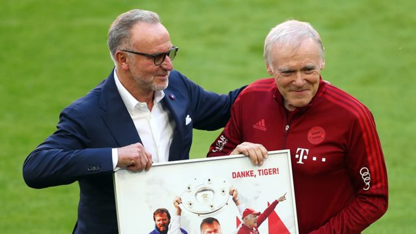 Hermann Gerland (r) verlässt den FC Bayern München.