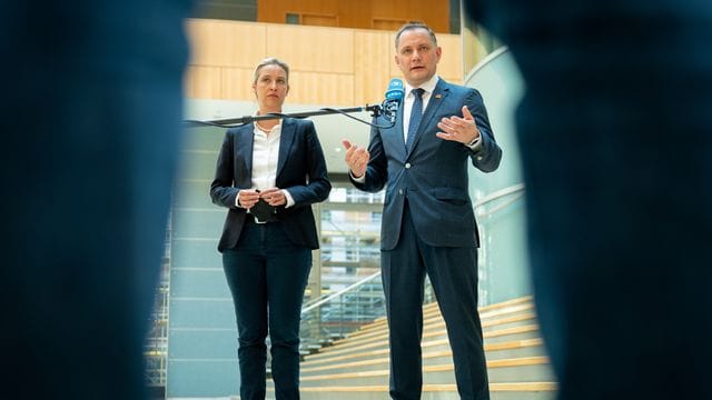 AfD-Fraktionsvorsitzende Alice Weidel (l. AfD-Fraktionsvorsitzende Alice Weidel (l.