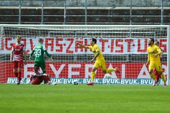 Der VfL Osnabrück kann in der Relegation auf Ludovit Reis (l) zählen.