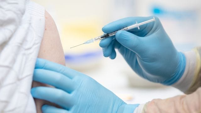 Derzeit bemüht sich der Impfstoffhersteller Biontech/Pfizer um eine Zulassung seines Präparats in der EU ab zwölf Jahren. Derzeit bemüht sich der Impfstoffhersteller Biontech/Pfizer um eine Zulassung seines Präparats in der EU ab zwölf Jahren.