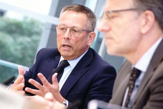 Holger Münch (r), Präsident des Bundeskriminalamts, und Johannes-Wilhelm Rörig, Bundesbeauftragter für Fragen des sexuellen Kindesmissbrauchs, in Berlin.