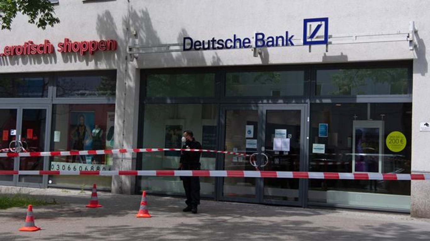 Gestern versuchten zwei Täter eine Bank in Berlin zu überfallen.