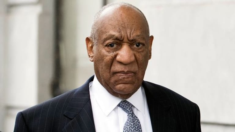 Bill Cosby, Schauspieler und Entertainer aus den USA, kommt zum Gerichtssaal.