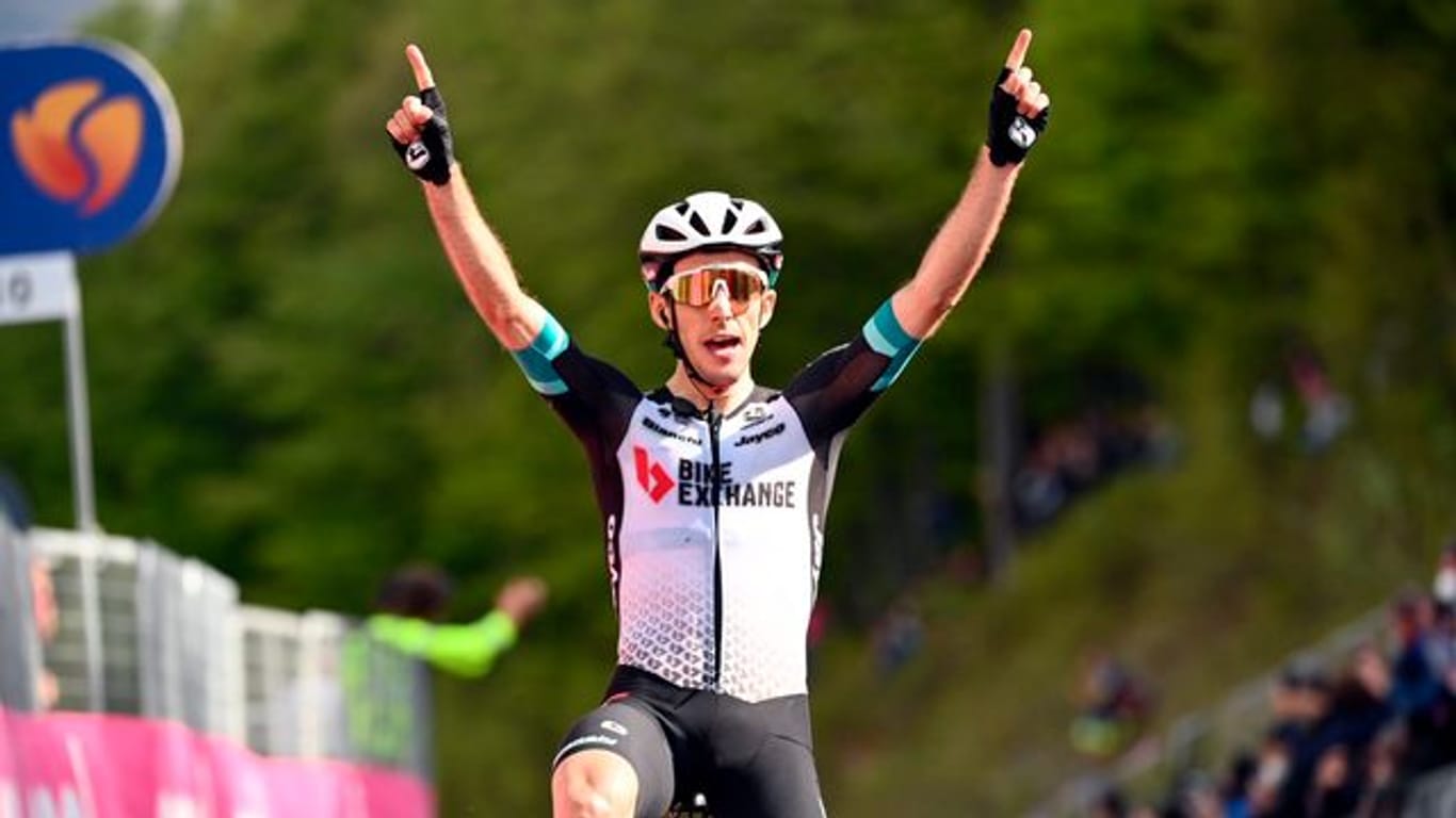 Giro-Etappensieger in Alpe di Mera: Simon Yates.