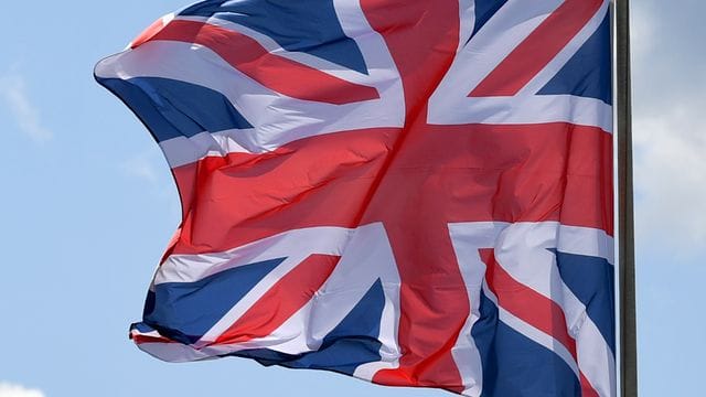 Die Flagge von Großbritannien weht im Wind.