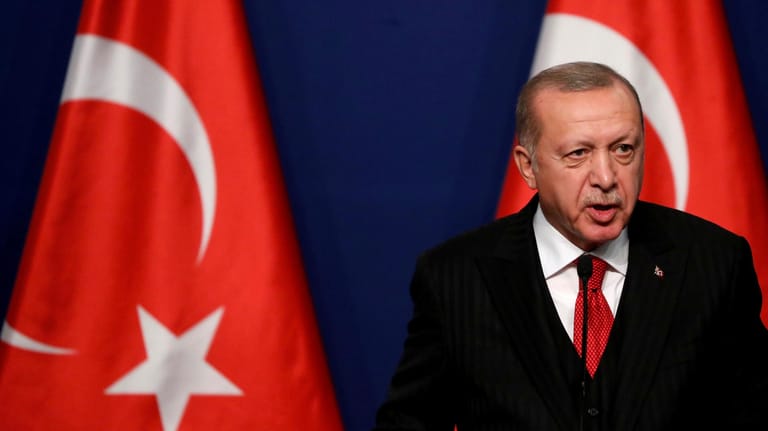 Recep Tayyip Erdoğan: Der türkische Präsident verteidigt seinen Innenminister gegen die Angriffe von Mafiaboss Peker.