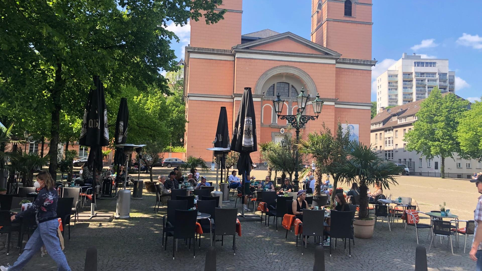 Der Laurentiusplatz: In vielen Cafés herrscht wieder reges Treiben.