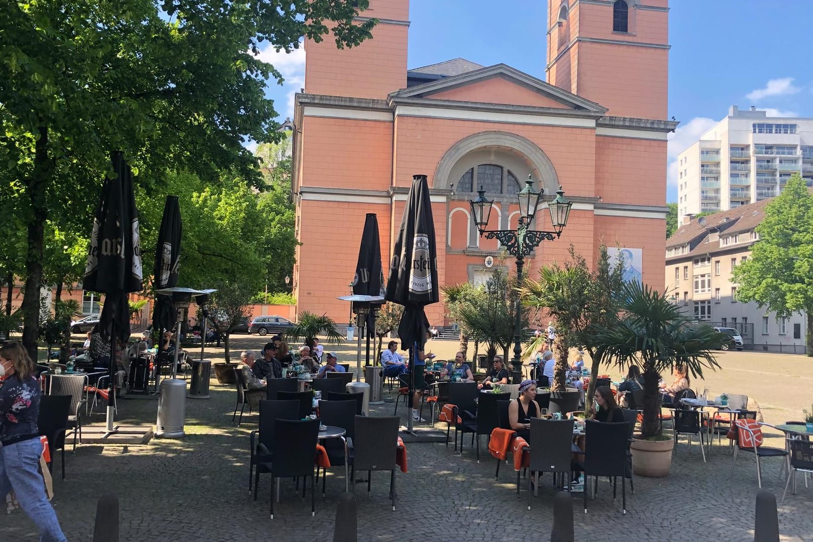 Der Laurentiusplatz: In vielen Cafés herrscht wieder reges Treiben.