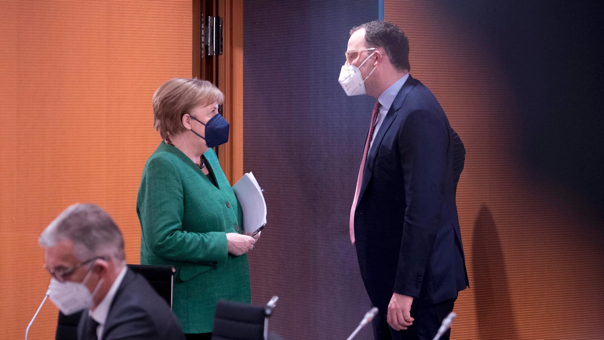 Kanzlerin Angela Merkel und Gesundheitsminister Jens Spahn: Seit Monaten herrscht in Deutschland eine Maskenpflicht.