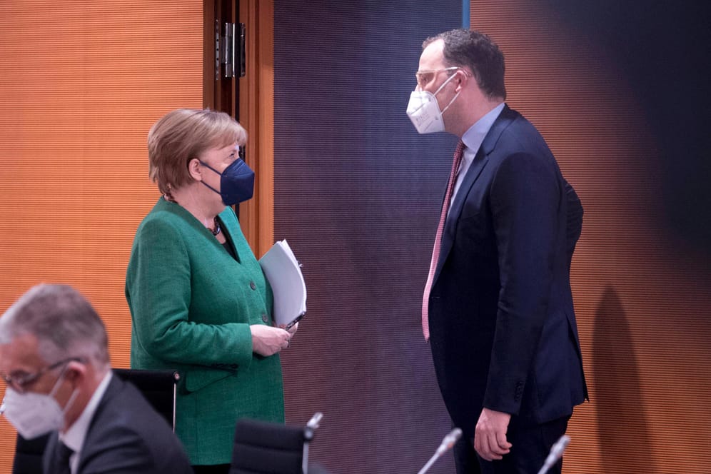 Kanzlerin Angela Merkel und Gesundheitsminister Jens Spahn: Seit Monaten herrscht in Deutschland eine Maskenpflicht.
