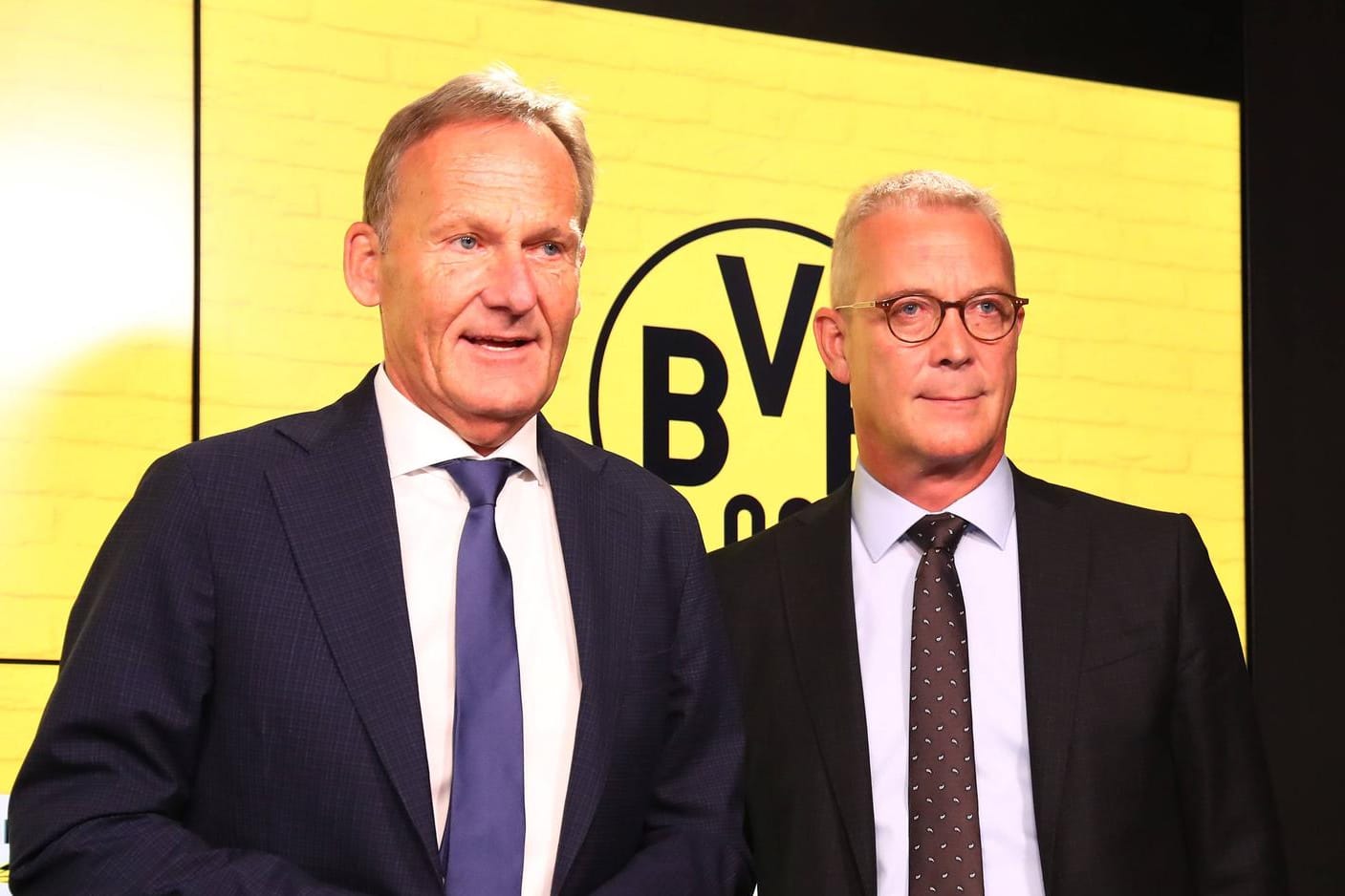 BVB-Geschäftsführer Hans-Joachim Watzke (l.) und Finanzvorstand Thomas Treß: Kein anderer Bundesligist gab im vergangenen Geschäftsjahr mehr Geld für Spielerberater aus.