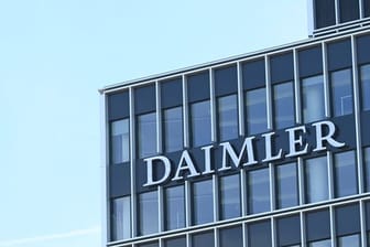 Daimler-Firmenzentrale (Symbolbild): Das Unternehmen einigte sich mit Nokia in einem Patentstreit.