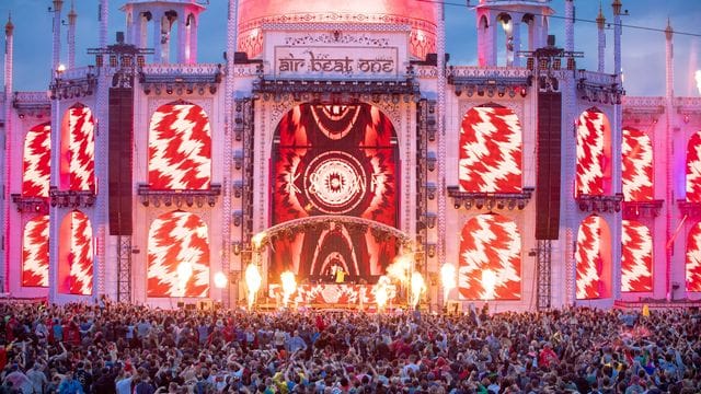 Das Elektro-Festivals "Airbeat One" ist eines der größten elektronischen Musikfestivals Norddeutschlands. Das Elektro-Festivals "Airbeat One" ist eines der größten elektronischen Musikfestivals Norddeutschlands.