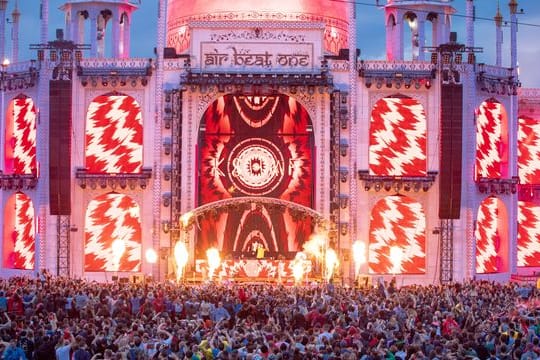 Das Elektro-Festivals "Airbeat One" ist eines der größten elektronischen Musikfestivals Norddeutschlands. Das Elektro-Festivals "Airbeat One" ist eines der größten elektronischen Musikfestivals Norddeutschlands.