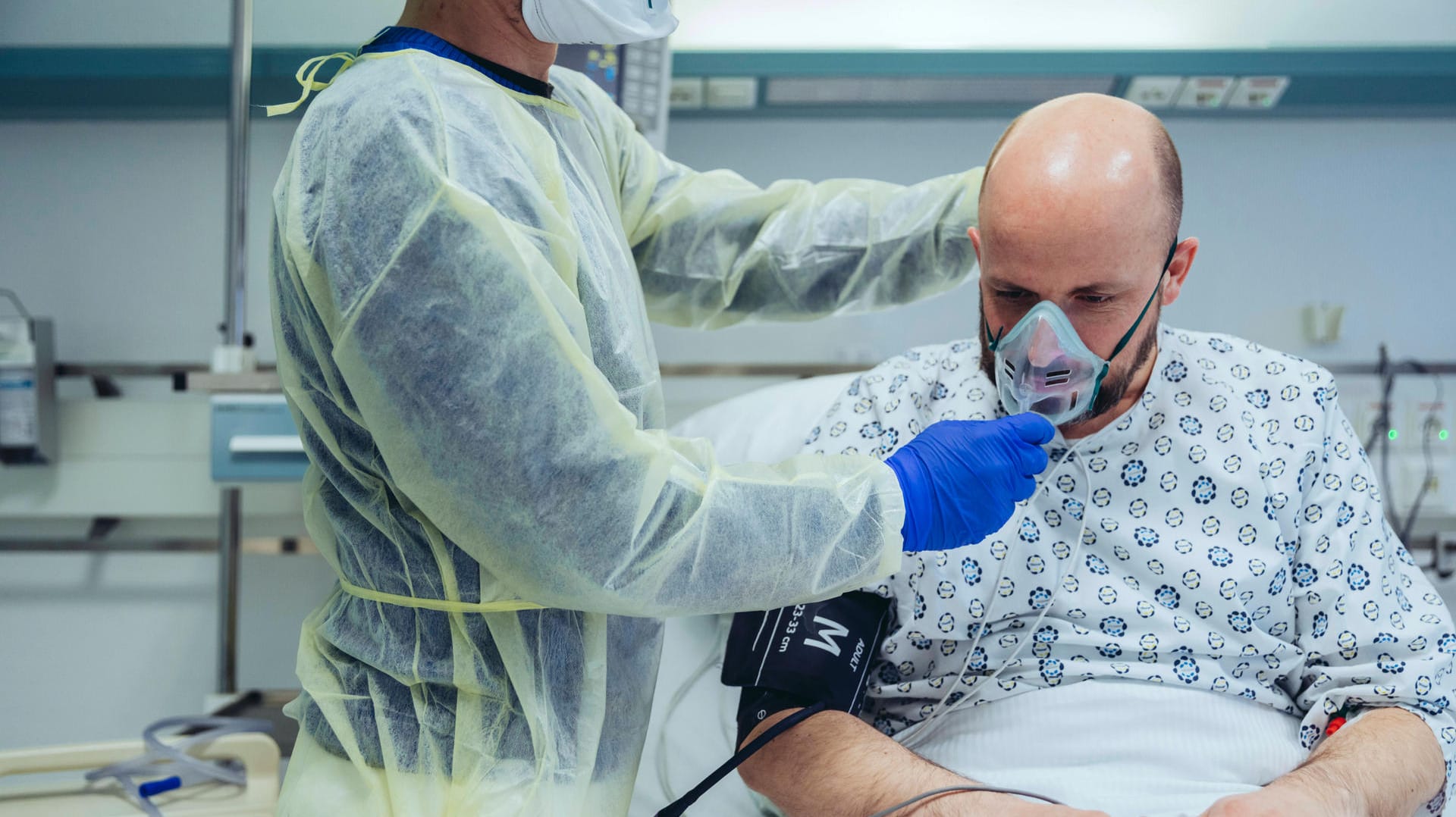 Patient im Krankenhaus (Symbolfoto): Männer haben bei der Covid-19-Erkrankung eine schlechtere Prognose als Frauen.