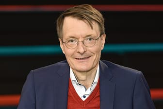 Karl Lauterbach in einer TV-Talkshow (Archivbild): Der Politiker hat bei einer Kölnerin offenbar Emotionen ausgelöst.