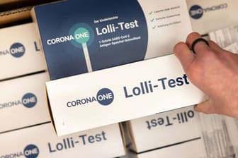 "Lolli-Tests", wie sie an Kitas verwendet werden (Symbolbild): Bislang wurden so in Köln 87 Infektionen entdeckt.