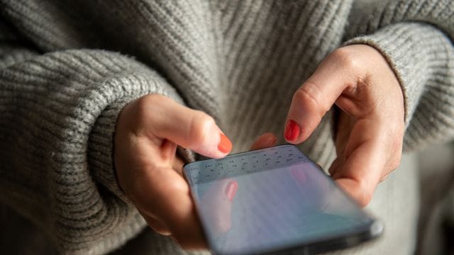 Liebes Smartphone, wie lang wirst du mich begleiten? So genau weiß man das nie. Liebes Smartphone, wie lang wirst du mich begleiten? So genau weiß man das nie.
