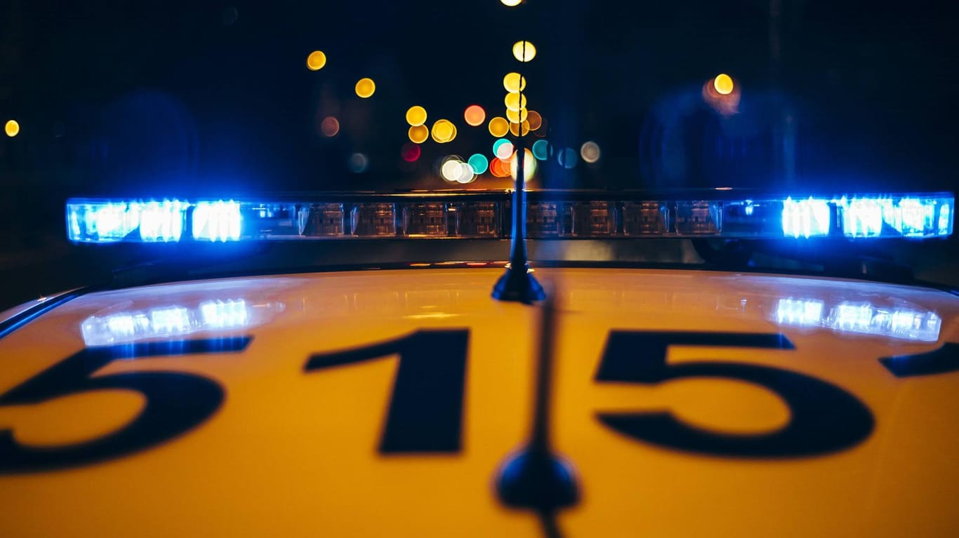 Polizeiauto mit Blaulicht in Spanien: Der Fall ereignete sich in Sant Andreu de la Barca in der Nähe von Barcelona. (Symbolfoto)