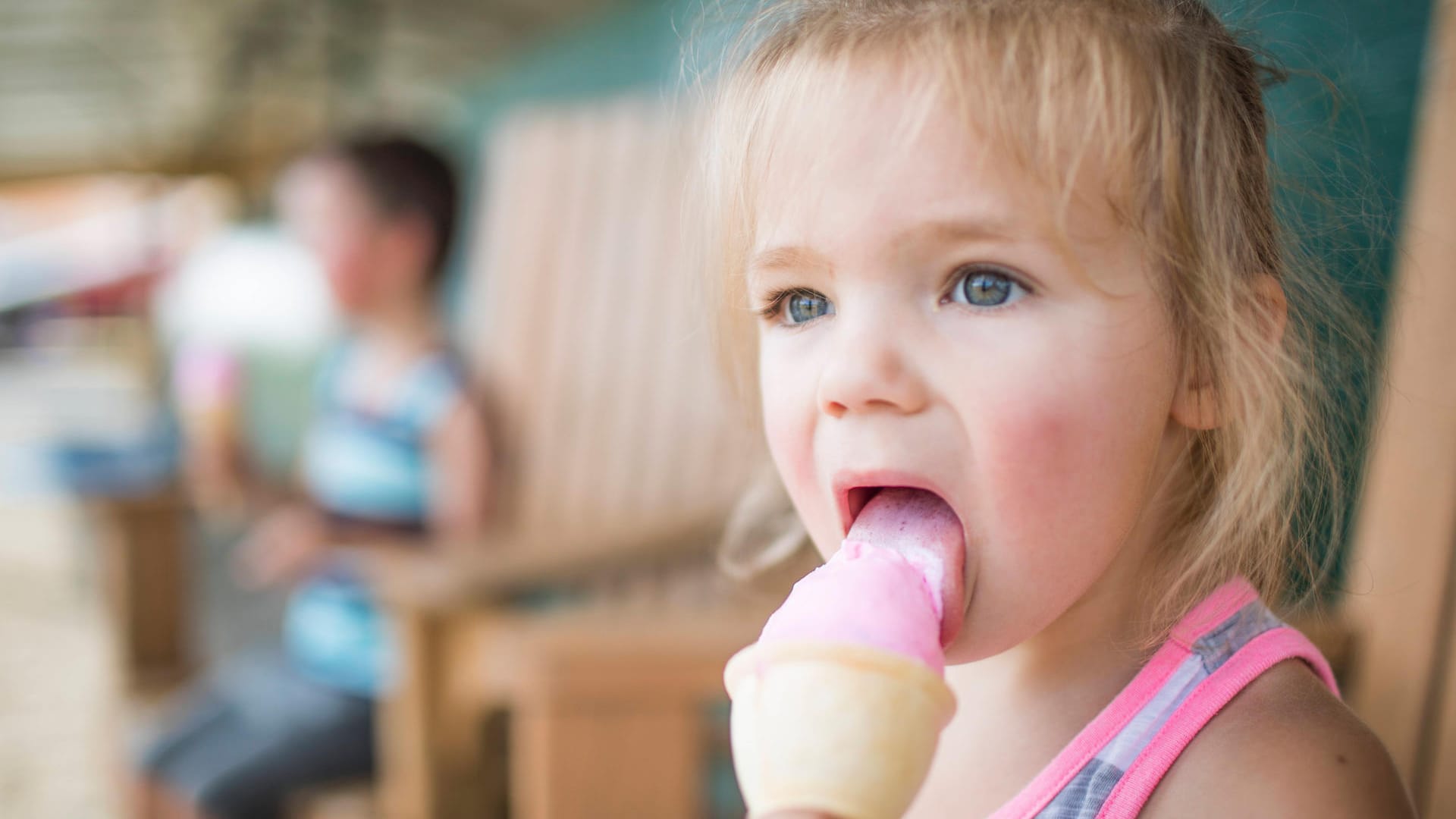 Eis in der Waffel: Acht Liter Speiseeis aß jeder Deutsche im Durchschnitt im Jahr 2020, zeigt eine Statistik des Bundesverband der Deutschen Süßwarenindustrie.