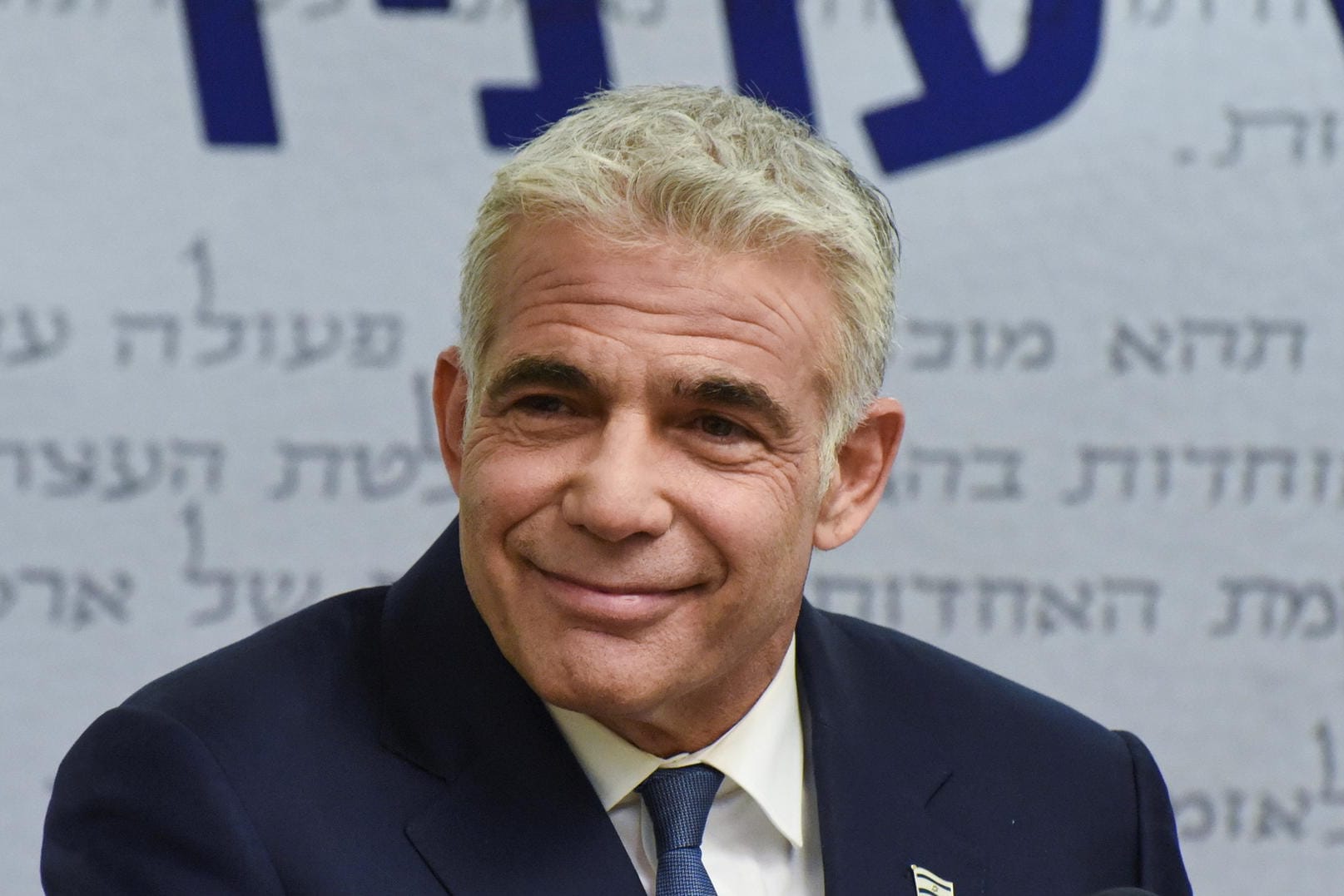 Jair Lapid bei einem Statement in Jerusalem: Der Politiker plant mit einem breiten Parteienbündnis Benjamin Netanjahu als Ministerpräsident in Israel abzulösen.