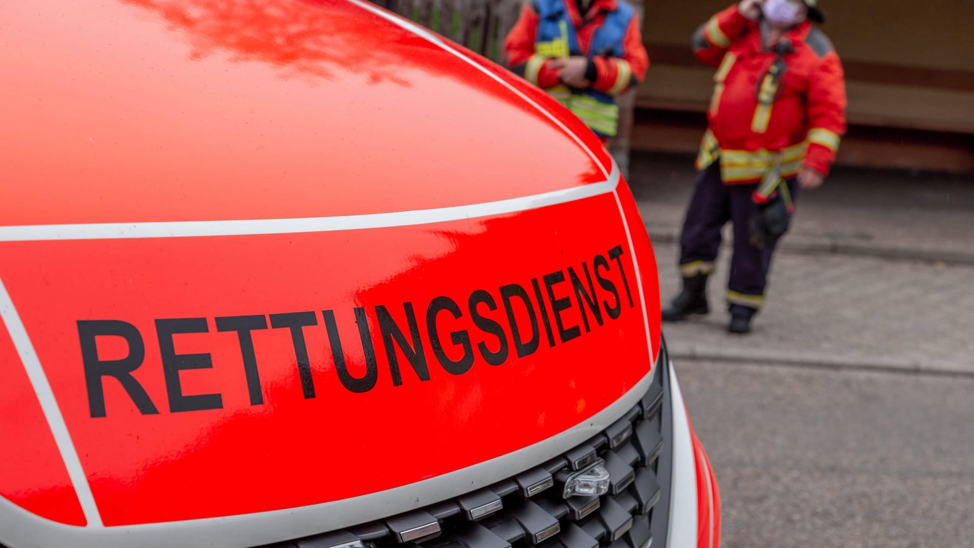 Berlin: Das zweite Obergeschoss einer Wohnung brannte vollständig. Elf Menschen wurden insgesamt gerettet. Berlin: Das zweite Obergeschoss einer Wohnung brannte vollständig. Elf Menschen wurden insgesamt gerettet.