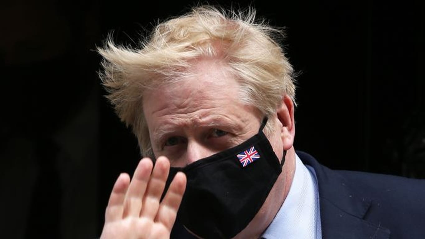 Boris Johnson, Premierminister von Großbritannien, verlässt die 10 Downing Street auf dem Weg ins britische Unterhaus.