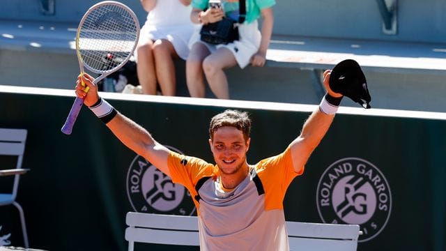 Hat die dritte Runde erreicht: Jan-Lennard Struff jubelt nach seinem Sieg. Hat die dritte Runde erreicht: Jan-Lennard Struff jubelt nach seinem Sieg.