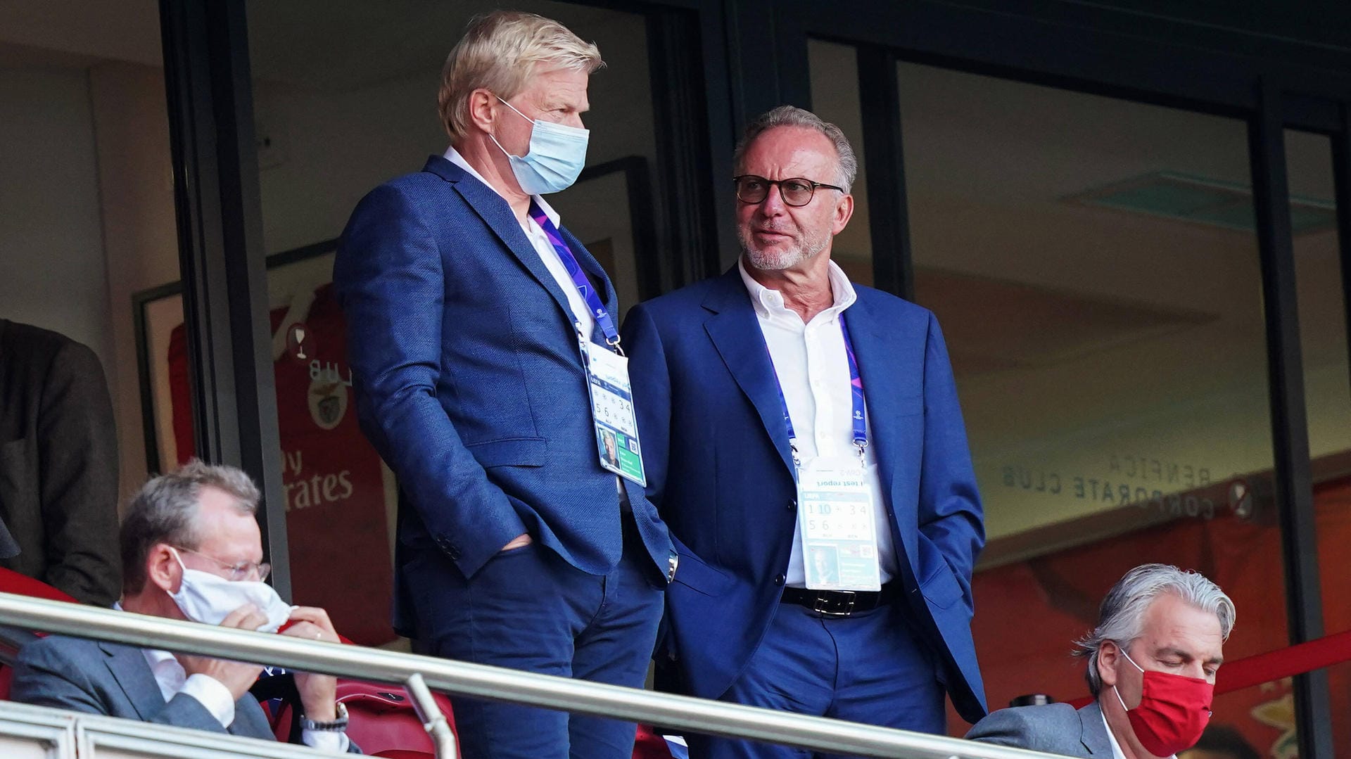 Der frühere Bayern-Kapitän Oliver Kahn (l.) übernimmt vorzeitig den Job als Vorstandschef von Karl-Heinz Rummenigge: Warum ist das so?