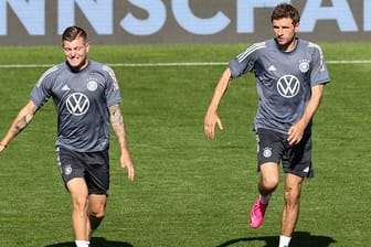 Wieder dabei: Toni Kroos (l) und Thomas Müller in Aktion.