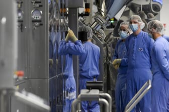 Das Biontech-Pfizer Werk im belgischen Puurs: Die europäische Arzneimittelbehörde EMA hat empfohlen, hier weitere Herstellungs- und Abfüllungskapazitäten zu genehmigen.