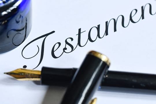 Etwas vergessen: Ergänzungen müssen einen klaren Zusammenhang zum eigentlichen Testament haben. Etwas vergessen: Ergänzungen müssen einen klaren Zusammenhang zum eigentlichen Testament haben.