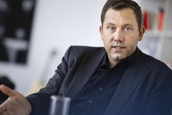 Lars Klingbeil: Der SPD-Generalsekretär kritisiert Armin Laschet.