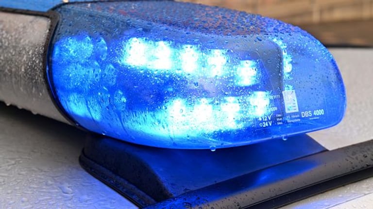 Blaulicht (Symbolbild): In Magdeburg kam es zu einer Verfolgungsjagd zwischen Polizei und Motorradfahrer.