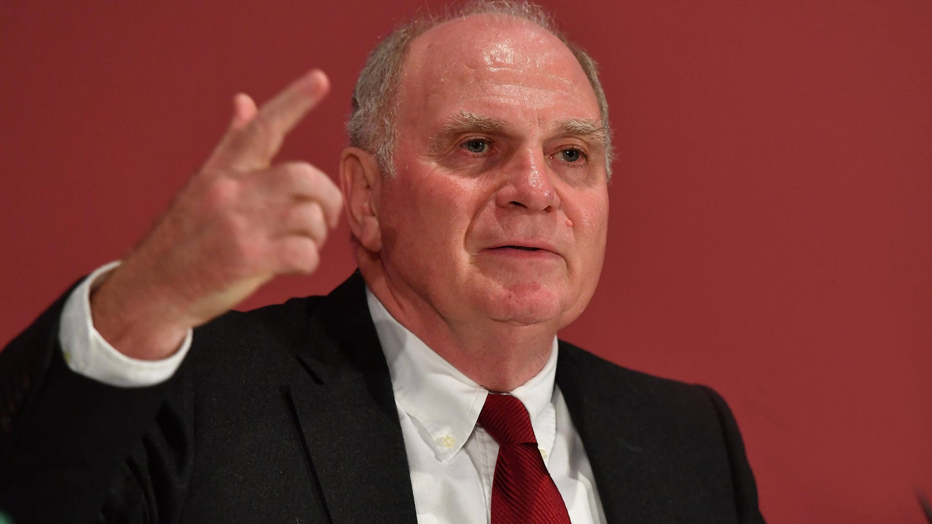 Uli Hoeneß: Der Ehrenpräsident des FC Bayern ist auch gegenüber einer Tätigkeit beim DFB nicht abgeneigt.