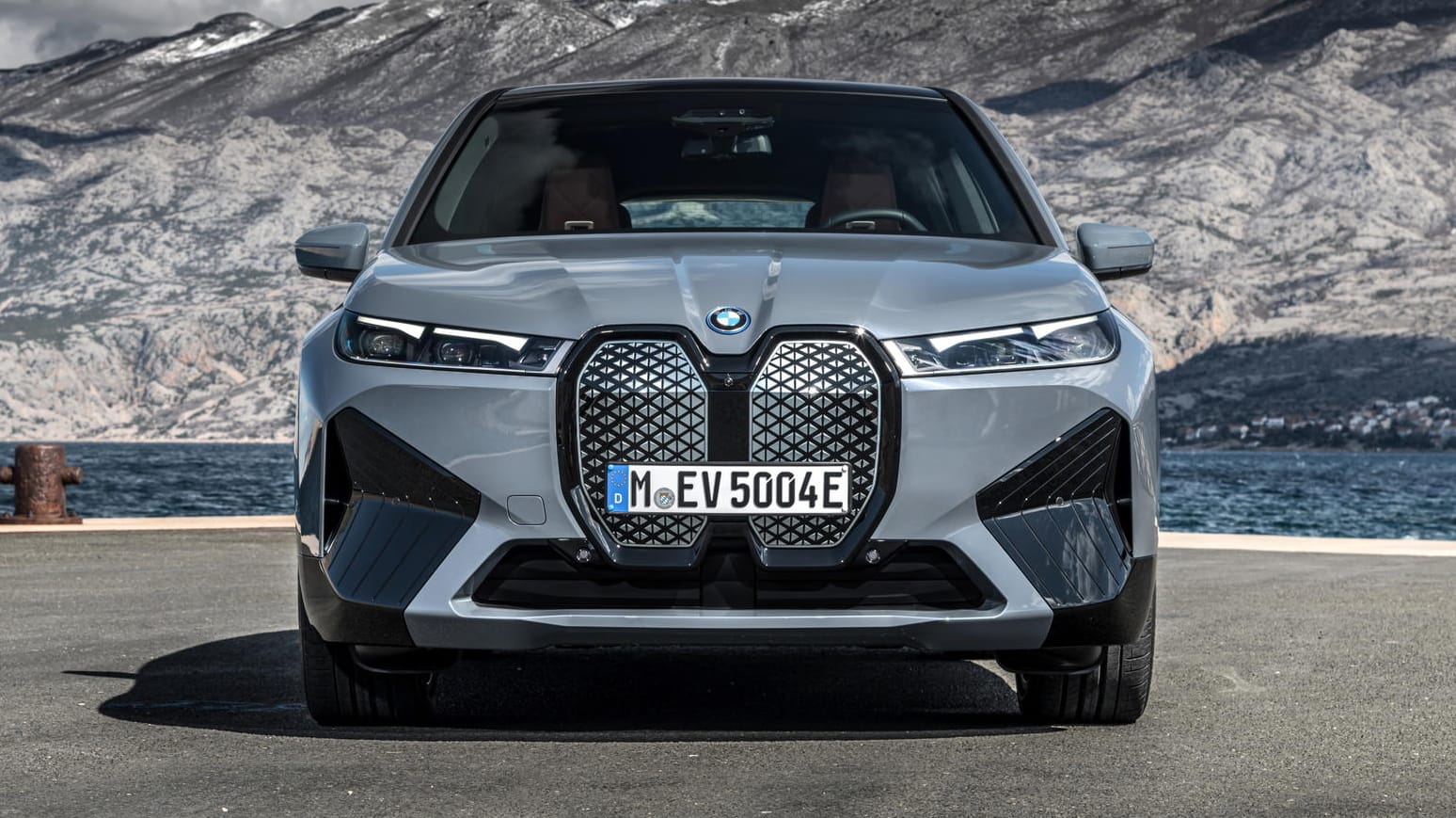 Eigenständige Optik: Die Länge entspricht der des X5, die Höhe ist ähnlich wie beim X6.